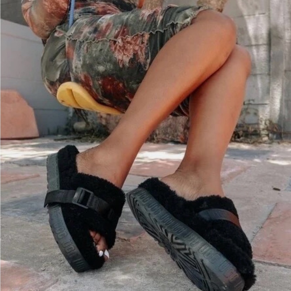 New UGG Fluffita curly sheepskin insole platform sandals.Size 9